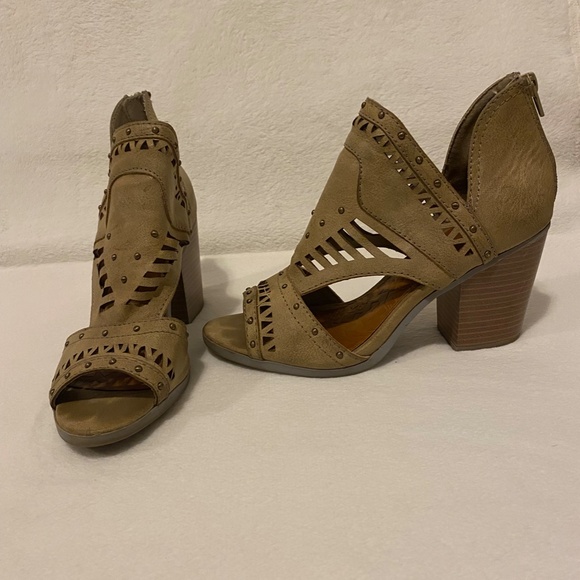 Adorable Tan Maurices Heels 7.5 - Great to Wear to the Office or a Day Out! - Picture 4 of 5